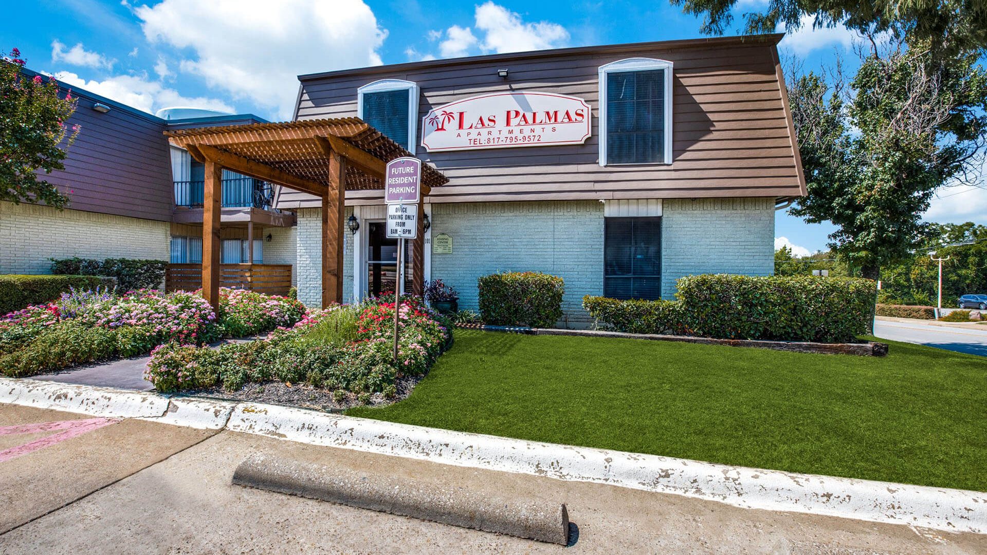 Las Palmas Apartments